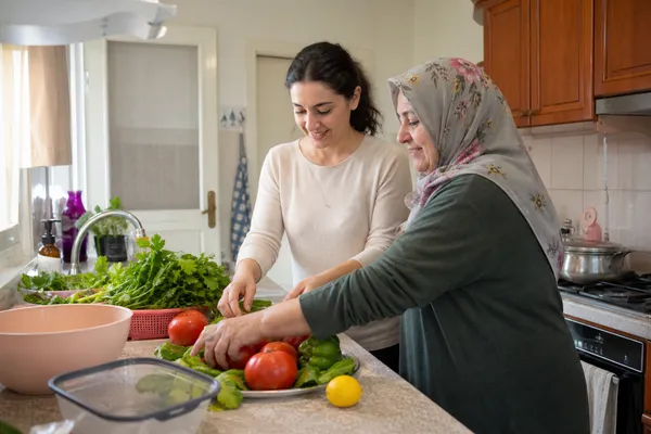 Ev içinde yatılı bakım desteği ve günlük ev rutini