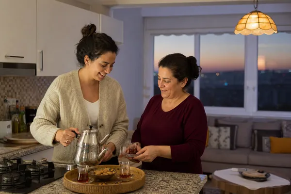 Evde yatılı bakım düzeninde sakin refakat anı